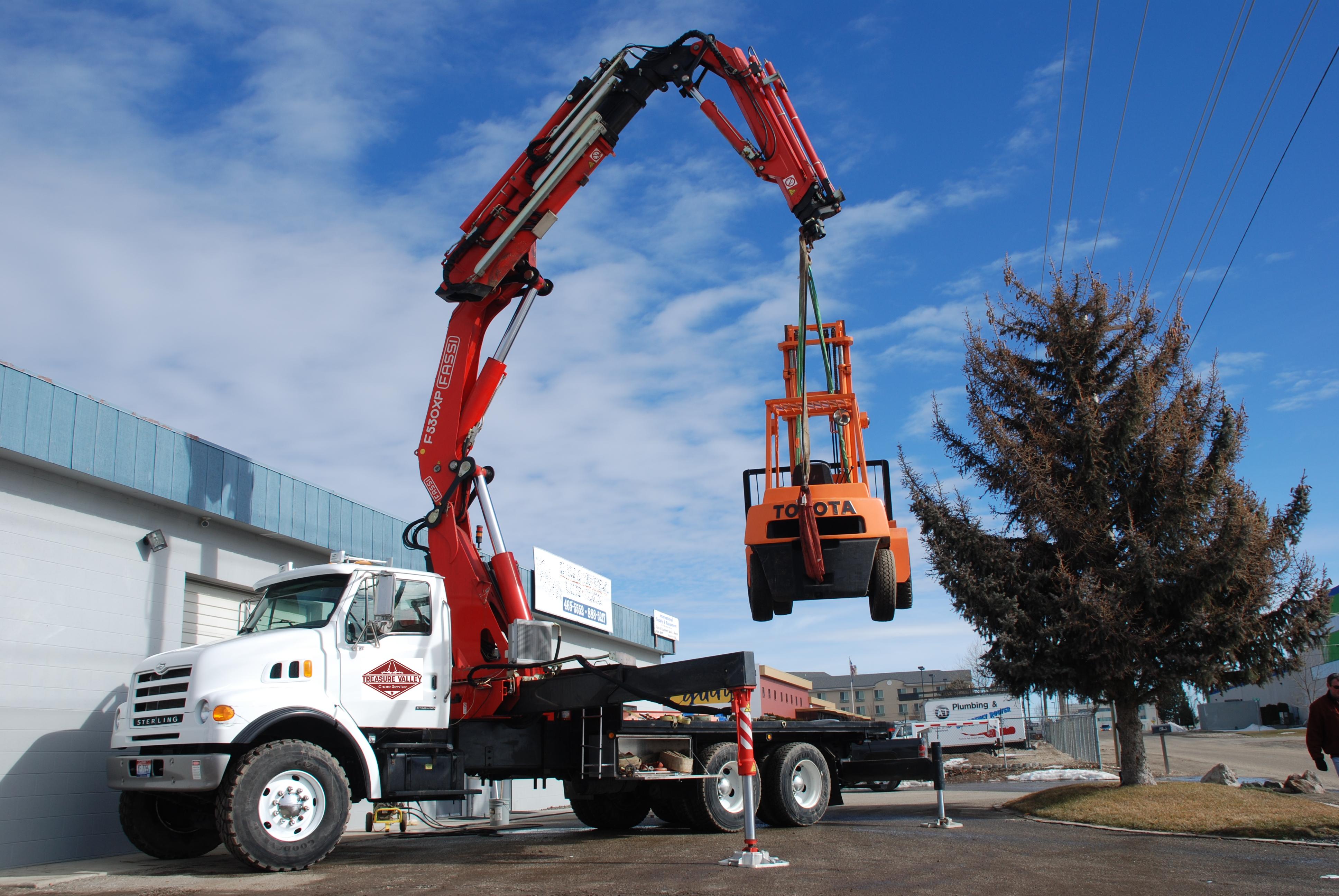 26 ton rental boom truck